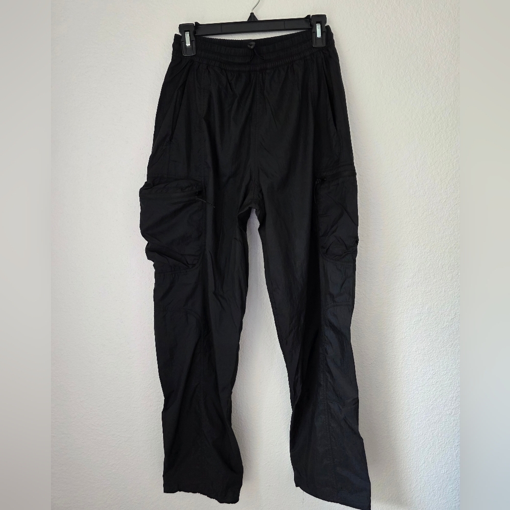 Outdoor Voices men's cargo windbreaker pants, black, Size XS